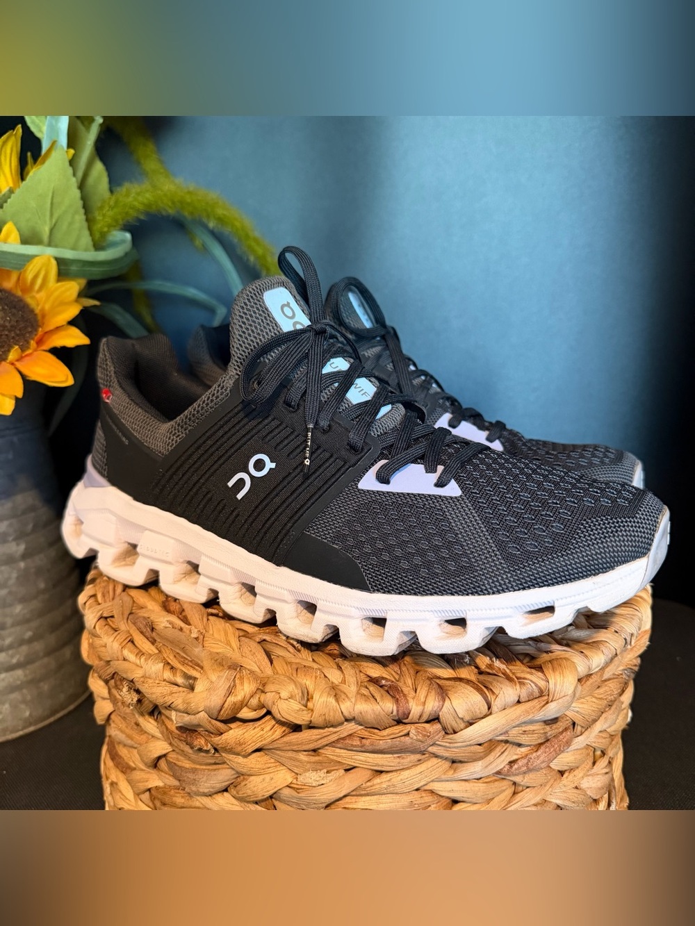 On Cloud Women’s Black Running Shoes